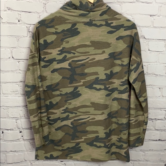 ✨Distressed Camo Pullover Sweatshirt - Picture 5 of 6